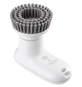 ブラシで掃除している様子